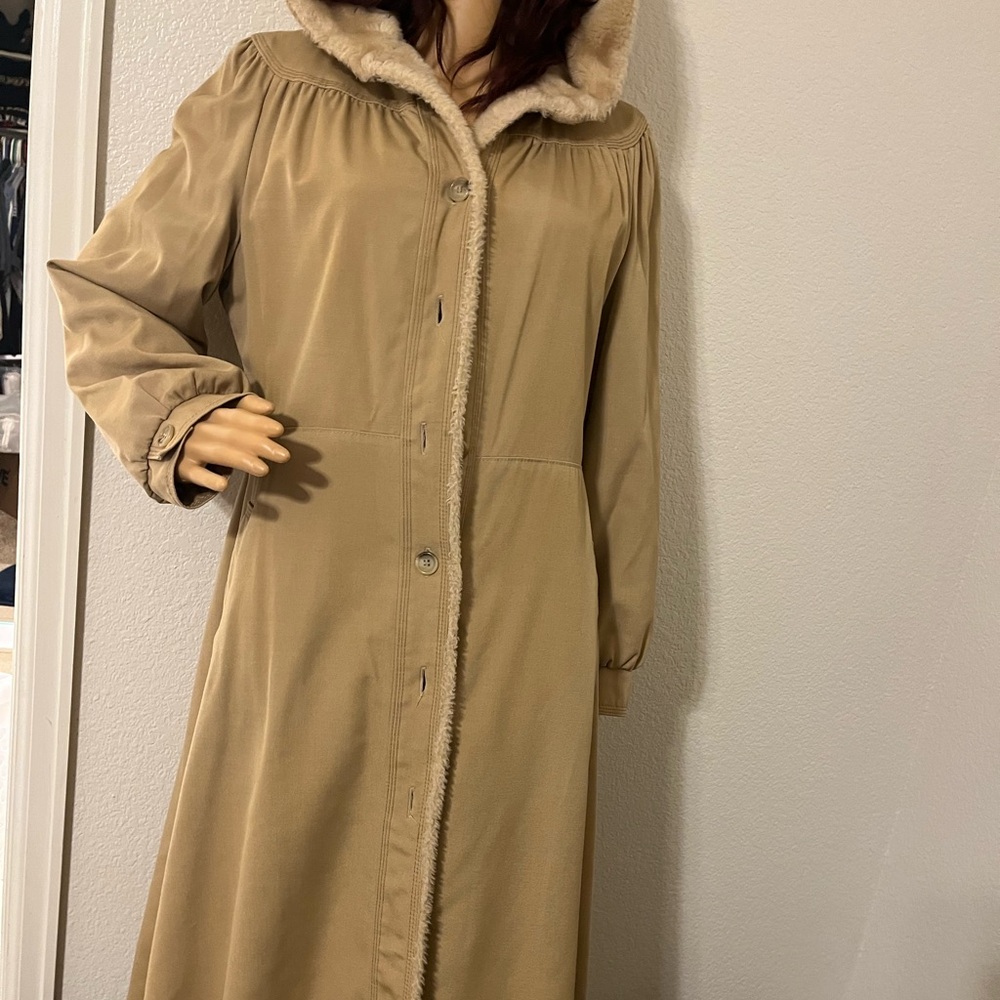 Vintage BONDERS woman’s coat with in liner. hood and front button